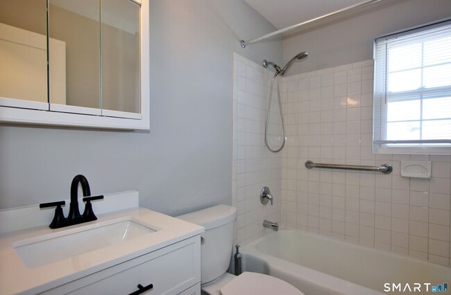 Building Photo - 6 Revere Dr