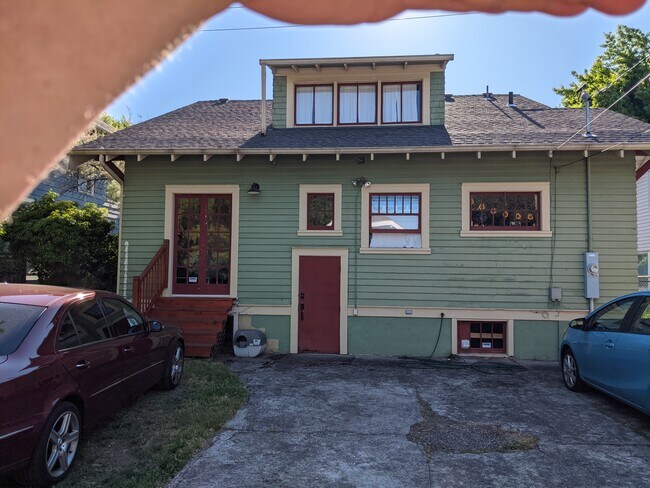 Building Photo - 5046 NE Mallory Ave