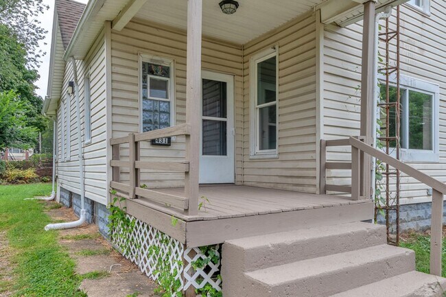 Building Photo - 2 Bed Home with Large Yard & Covered Porch – $1,295/mo