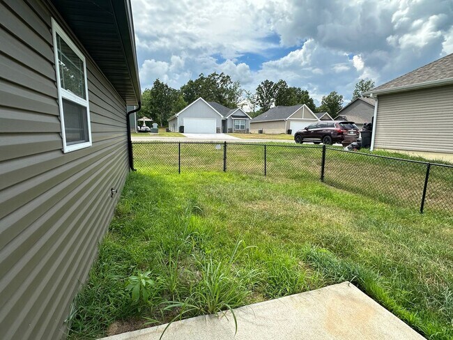 Building Photo - 3 Bedroom 2 Bath Built in 2025