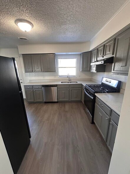 Building Photo - 2301 Cochran St