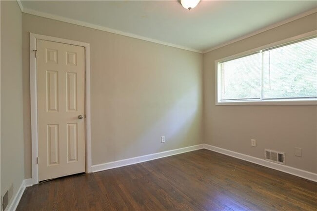 Building Photo - 2075 Claude St NW
