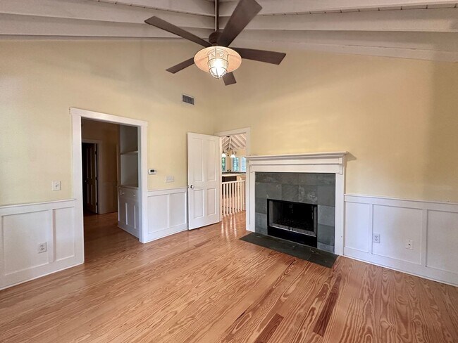 Building Photo - South End 3/2-Quiet, 2 bed/2 bath