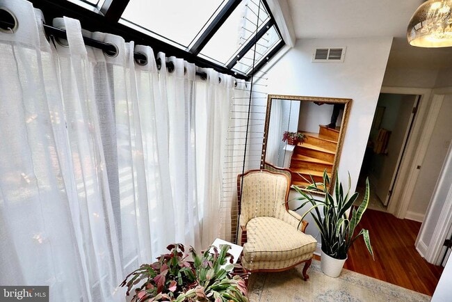 Building Photo - 701 Lombard St