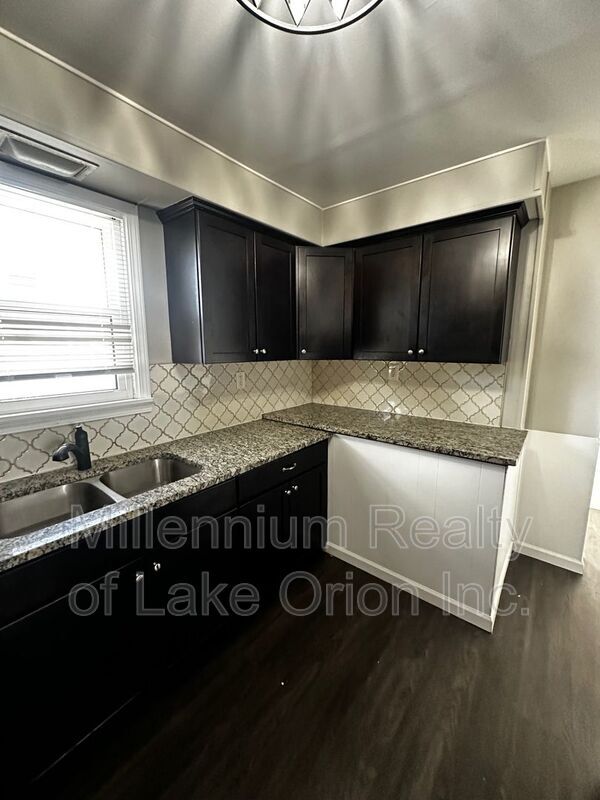 Building Photo - 111 W Cornell Ave