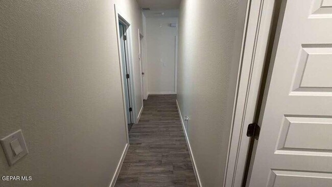 Building Photo - 476 Deserts Dr