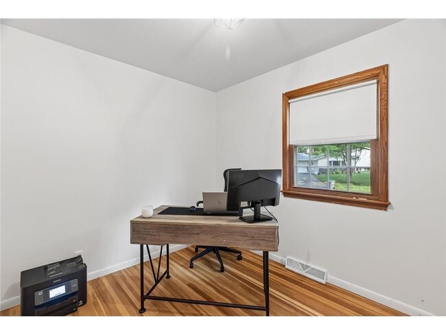 Building Photo - 16318 Temple Dr S