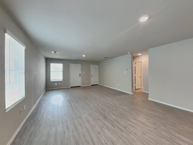 Building Photo - 5719 Leon Pl