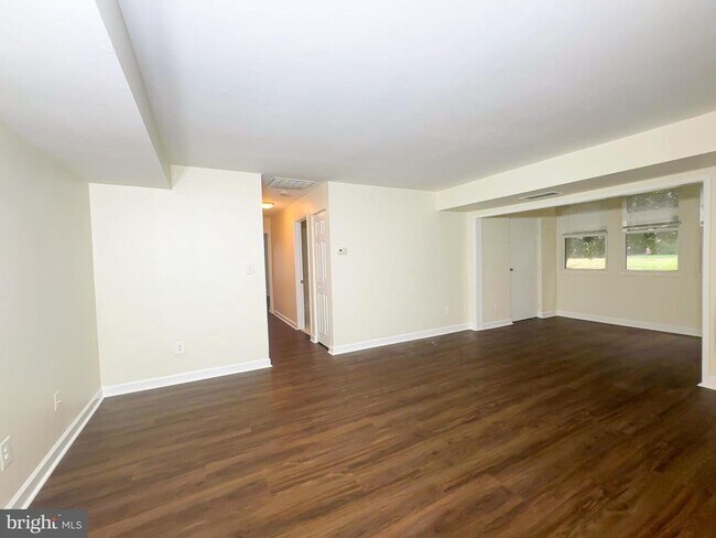Building Photo - 9641 White Acre Rd