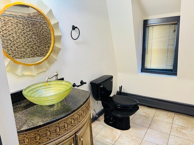 Building Photo - 125 Essex St