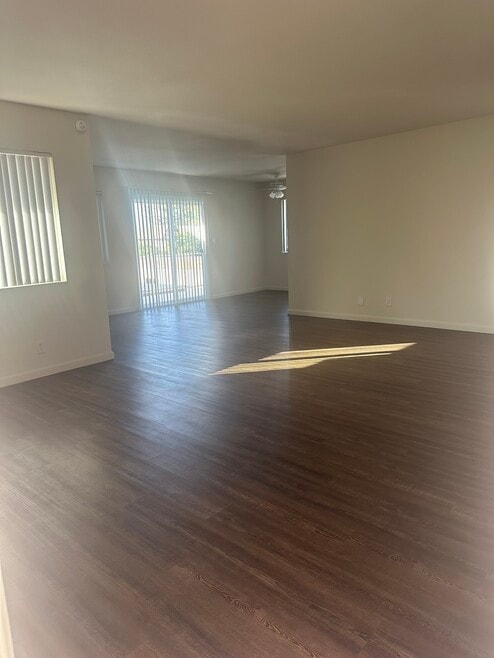 Building Photo - 417 E Badillo St