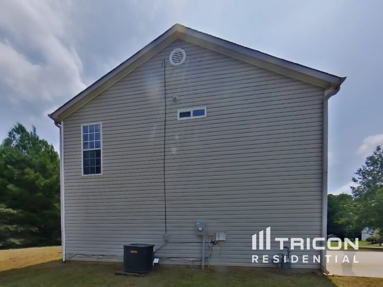 Building Photo - 5562 Katherine Village Dr