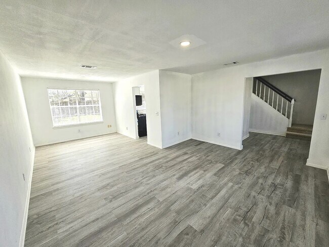 Building Photo - 11411 Sky Way Dr