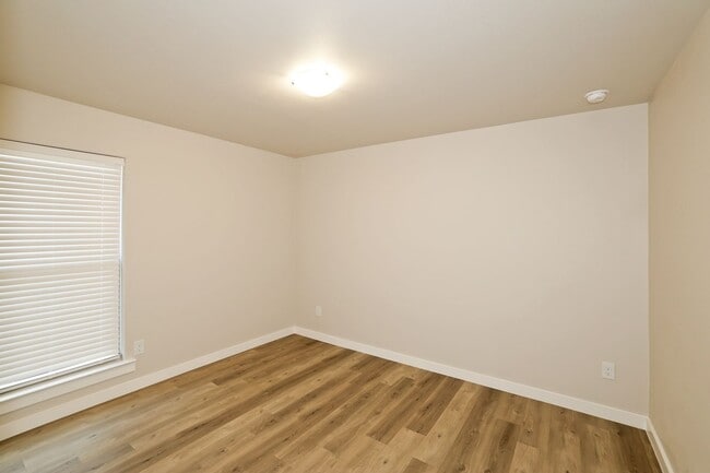 Building Photo - 9901 Yellowhouse Ave
