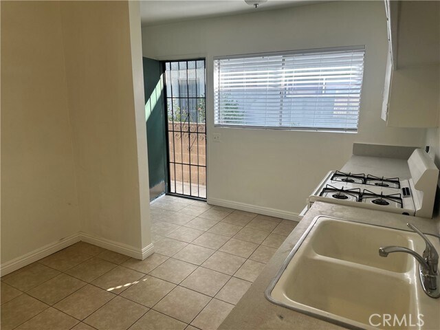 Building Photo - 5147 Canoga St