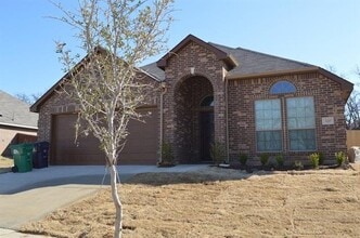 Building Photo - 320 Springtree St