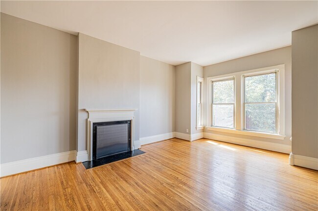 Building Photo - 136 Gibbs St