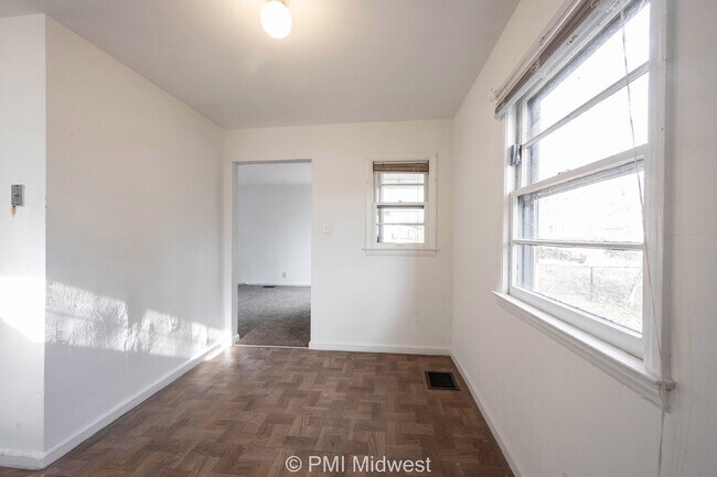 Building Photo - 4426 Kingsley Dr
