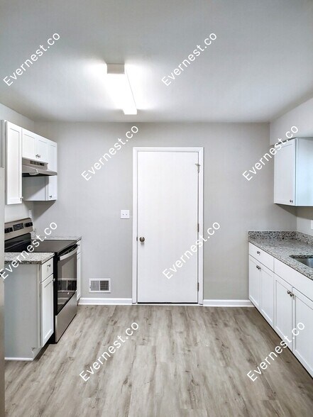 Building Photo - 13617 Craig Ave