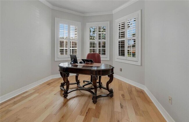 Building Photo - ***STUNNING FURNISHED/ UNFURNISHED ANNUAL*...