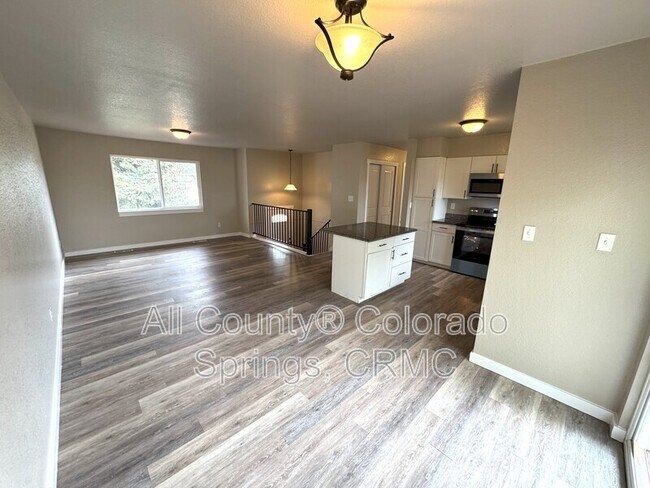 Building Photo - 1480 Hiawatha Dr