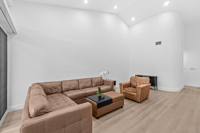 Building Photo - 5097 Windsor Parke Dr