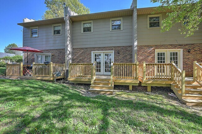 Building Photo - 409 Cypress St