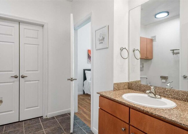 Building Photo - 2502 Leon St