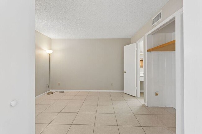 Building Photo - 4444 E Paradise Ln