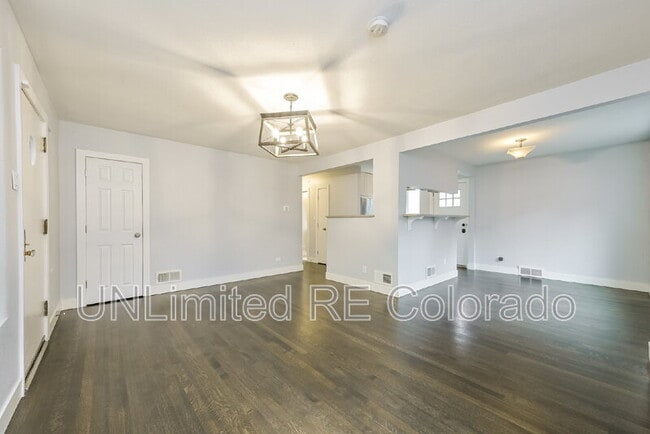 Building Photo - 1456 Elm St