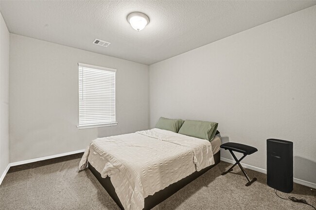 Building Photo - 25452 Northpark Lake Dr