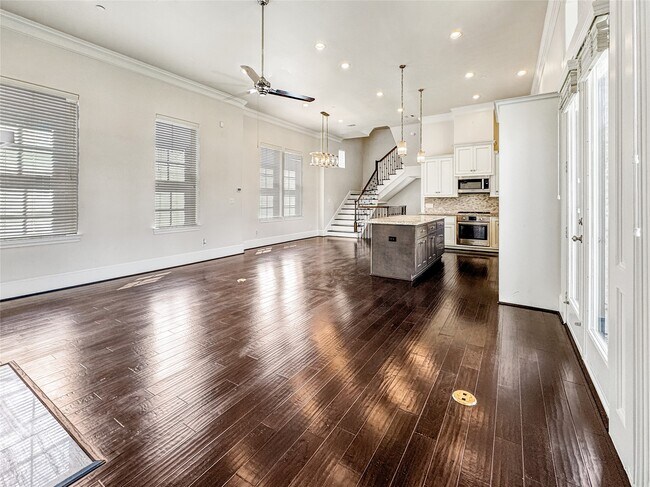 Building Photo - 2003 Covent Garden Station