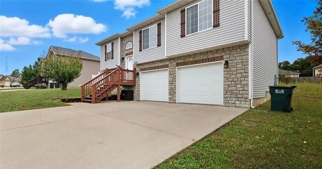 Building Photo - Beautiful Split-Level Home Near Fort Leonard Wood!
