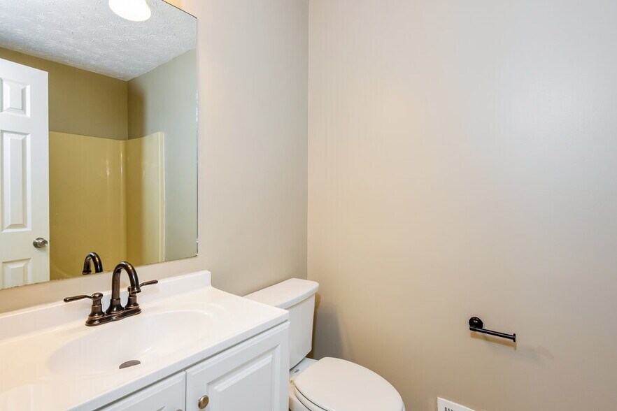 Building Photo - 503 Brooksdale Dr