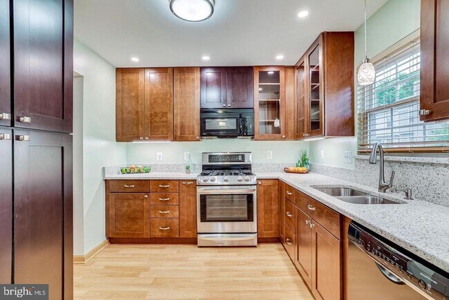 Building Photo - 13491 Old Dairy Ct