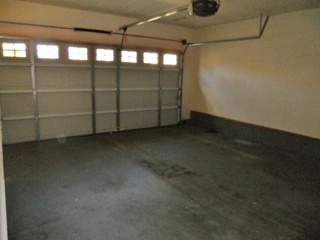 Building Photo - Charming Folsom Cluster Home Community near Oak Ave & East Bidwell