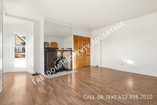 Building Photo - 703 Excelsior St