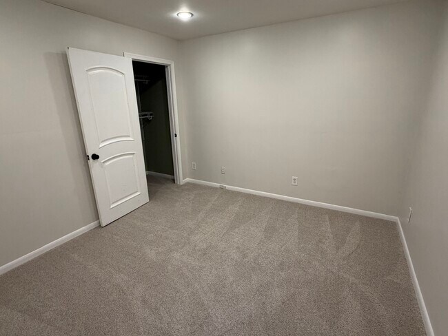 Building Photo - 4904 POWELL RD