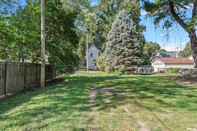 Building Photo - 1214 W Monroe St