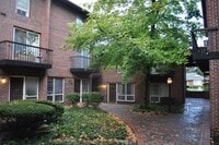 Building Photo - Two Bedroom Apartment for Rent - Marble Cliff/Grandview