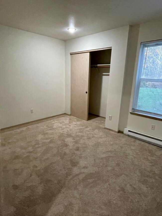 Building Photo - 2 Bed, 1 Bath Apartment in Blaine