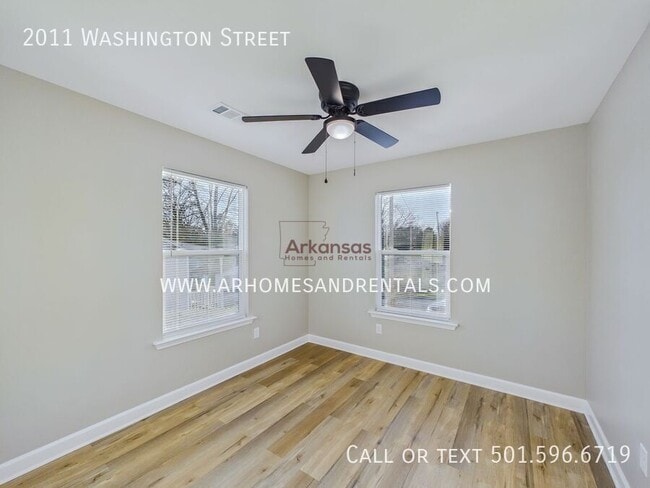 Building Photo - 2011 Washington St