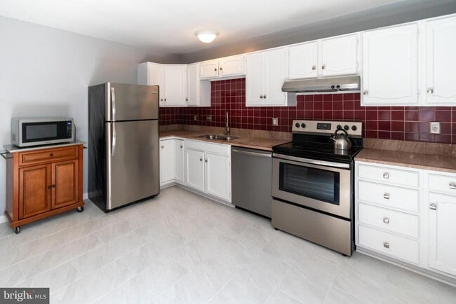 Building Photo - 5222 Magnolia Pl