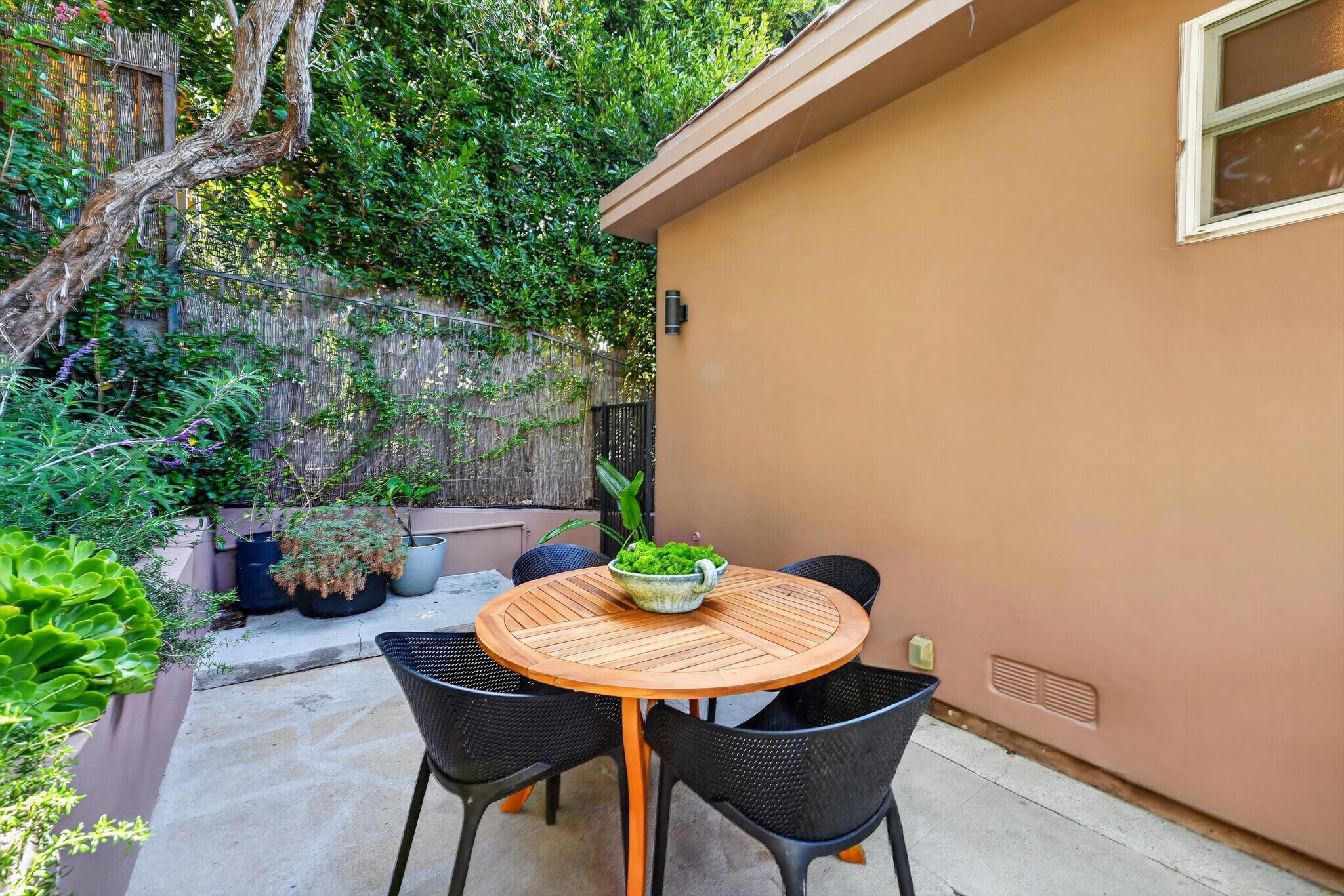 Building Photo - 1515 Rendall Pl