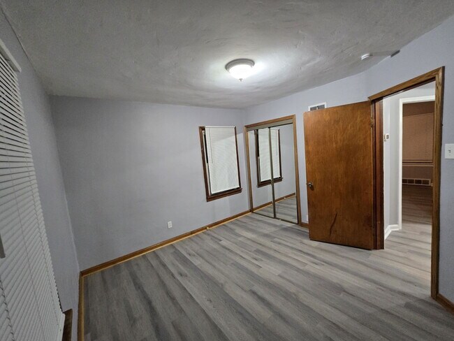 Building Photo - Spacious 3-Bedroom Rental in St. Louis! (Section 8 Welcome)