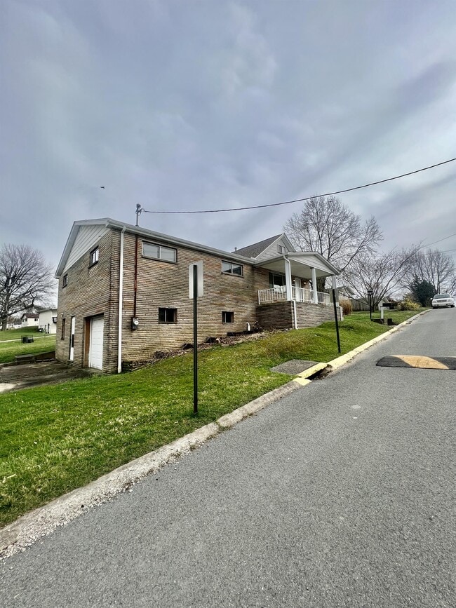 Building Photo - 516 Kensington Ave