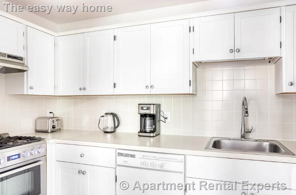 Building Photo - 32 Healey St