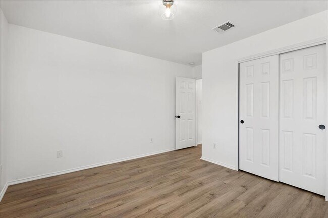 Building Photo - 2219 Ada Ln