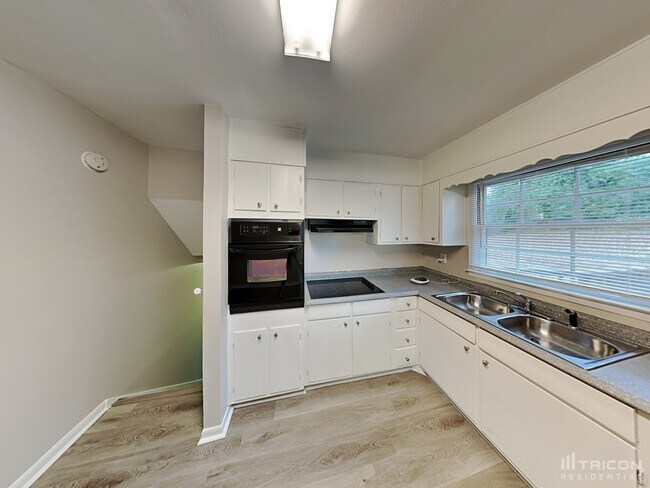 Building Photo - 2642 Hatfield Cir SE