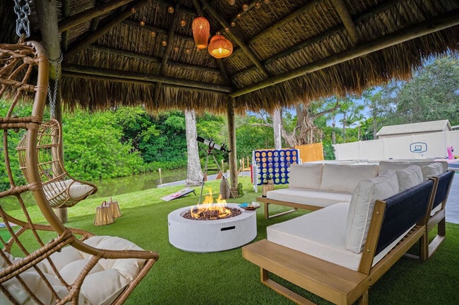 Building Photo - 20140 NE 25th Ct